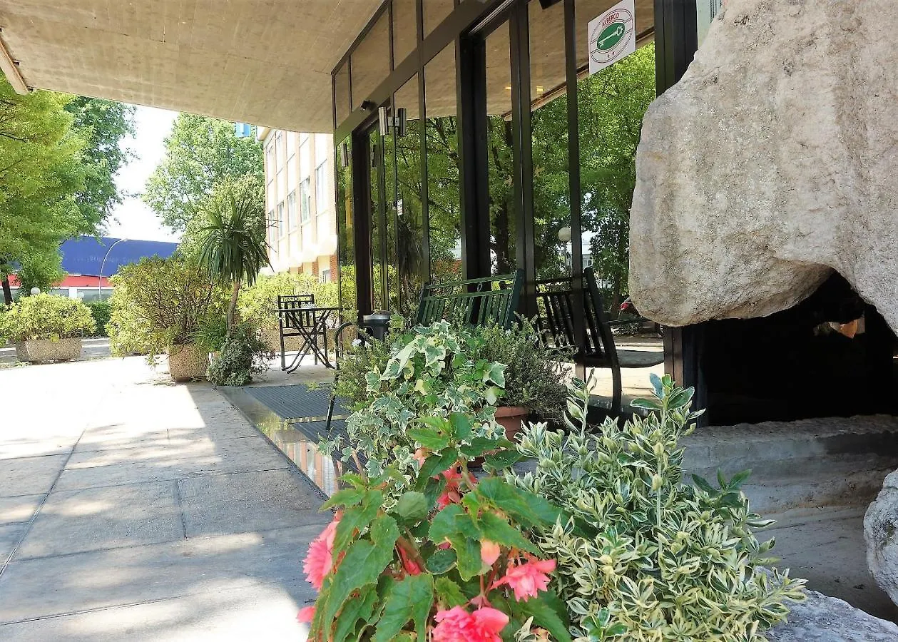 Euromotel Croce Bianca Verona 2*,  Italy